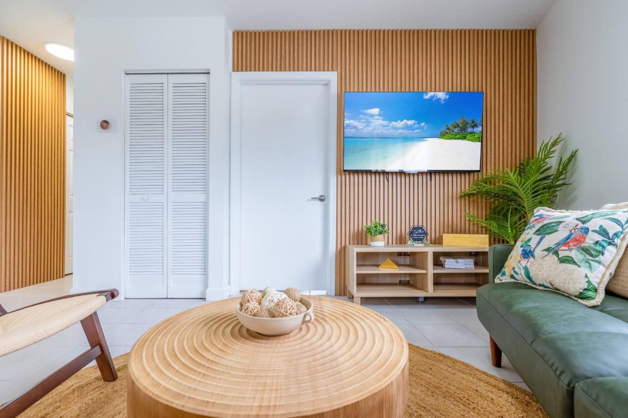 Tropical | 8ppl | Location | Parking | Laundry Miami