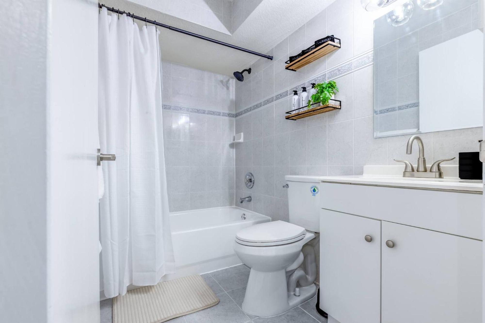 Tropical | 8ppl | Location | Parking | Laundry * Miami